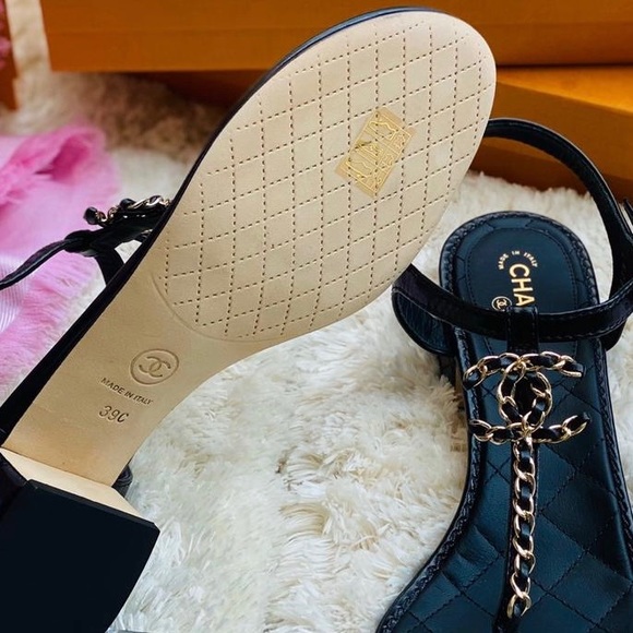 ❗️SOLD❗️Chanel quilted leather  black cc logo sand - Picture 16 of 16